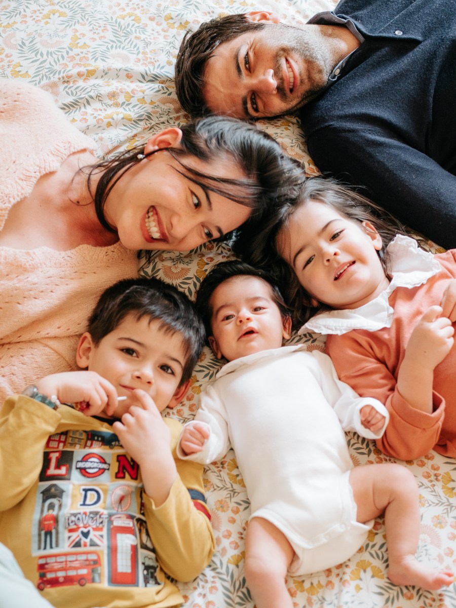 Céline Ferrary du podcast 1,2,3 pépites : « Avec 3 enfants, on passe en infériorité numérique et c&rsquo;est intense au quotidien ! »    