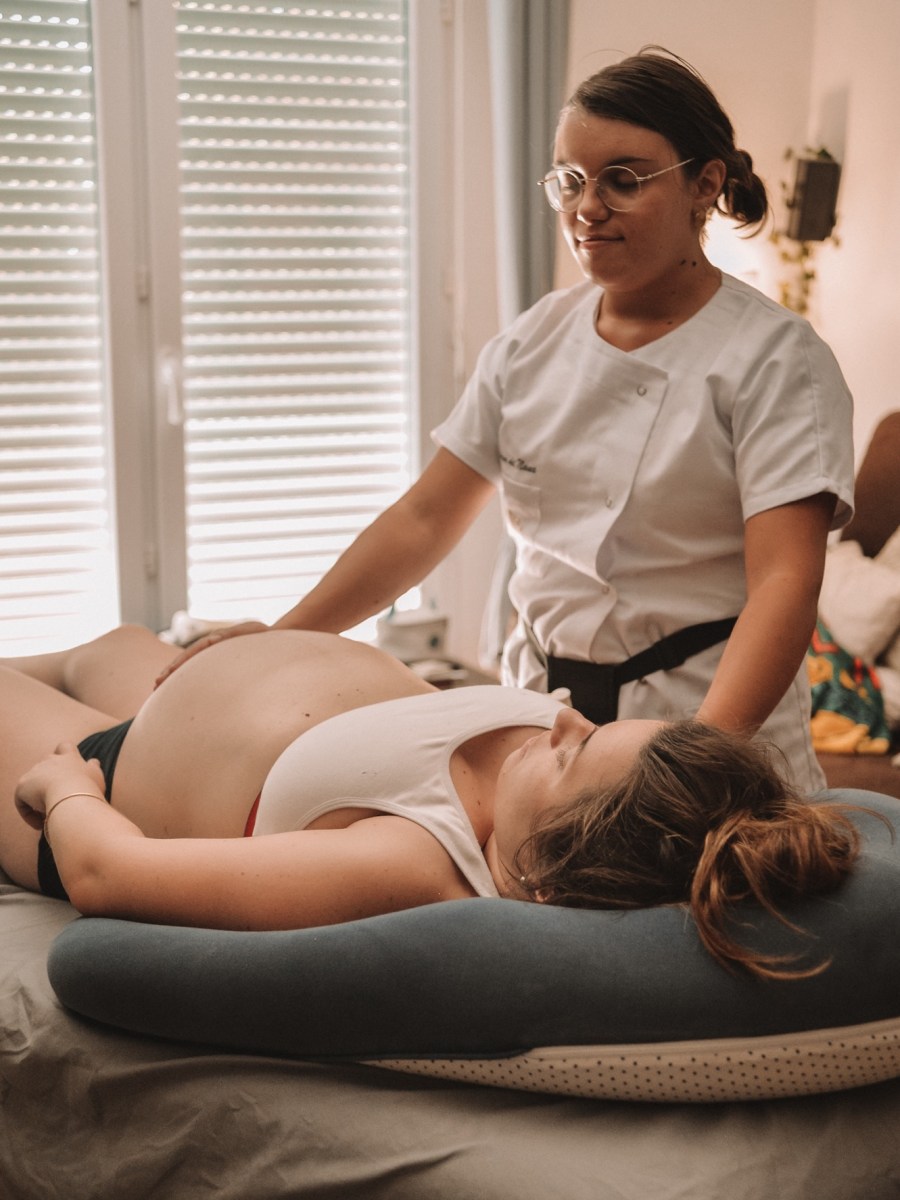Grossesse et post-partum : les bienfaits des massages prénatal et&nbsp;postnatal